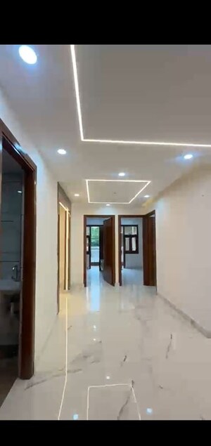 Building Lobby in 4 BHK Builder Floor at Mahavir Enclave – for Sale