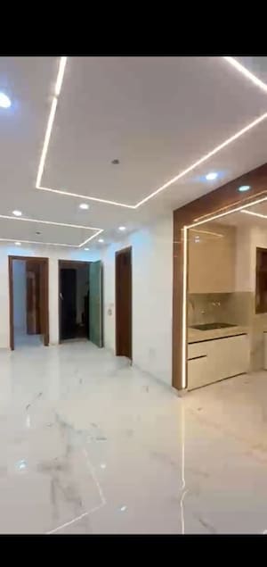 Building Lobby in 4 BHK Builder Floor at Mahavir Enclave – for Sale