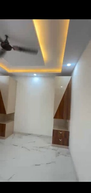 Furnished Amenities in 4 BHK Builder Floor at Mahavir Enclave – for Sale