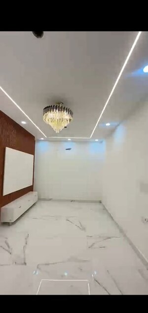Furnished Amenities in 4 BHK Builder Floor at Mahavir Enclave – for Sale