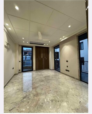 Room in 4 BHK Builder Floor at South Extension ii – for Rent