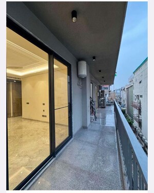Building Lobby in 4 BHK Builder Floor at South Extension ii – for Rent