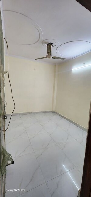 Room in 2 BHK Builder Floor at Dwarka Mor – for Rent