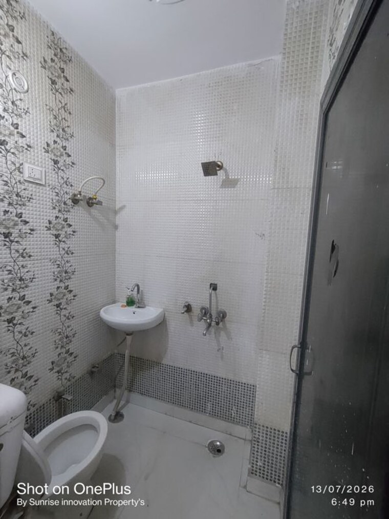 Bathroom, dwarka mor 2 Bedroom 55 Sq.Yd. Builder Floor In Dwarka Mor Delhi 10515494