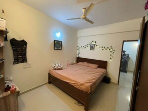  Pg For Rent in Peru Baug