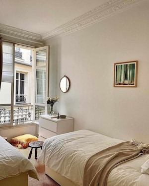  Pg For Rent in Peru Baug