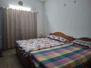 Bedroom in  Pg at Peru Baug – for Rent
