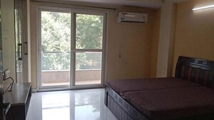 Room in  Pg at Peru Baug – for Rent