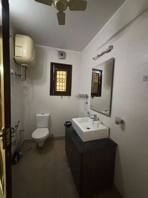 Team Area in 3 BHK Builder Floor at Shivalik Colony – for Rent