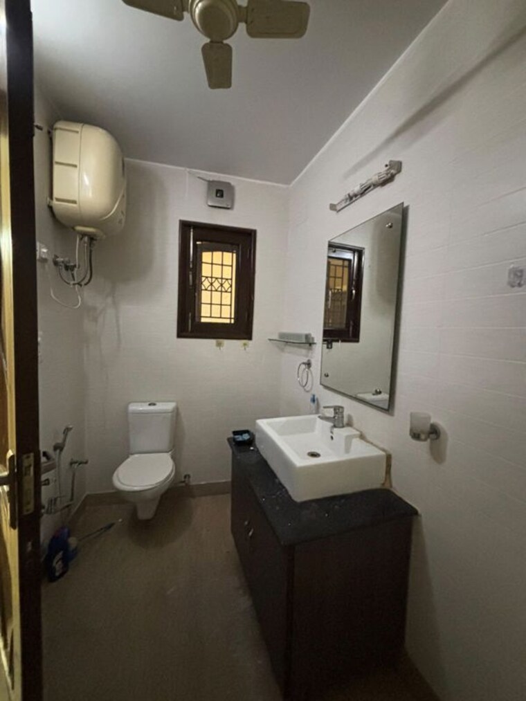 Team Area, shivalik colony 3 Bedroom 1500 Sq.Ft. Builder Floor In Shivalik Colony Delhi 10523183