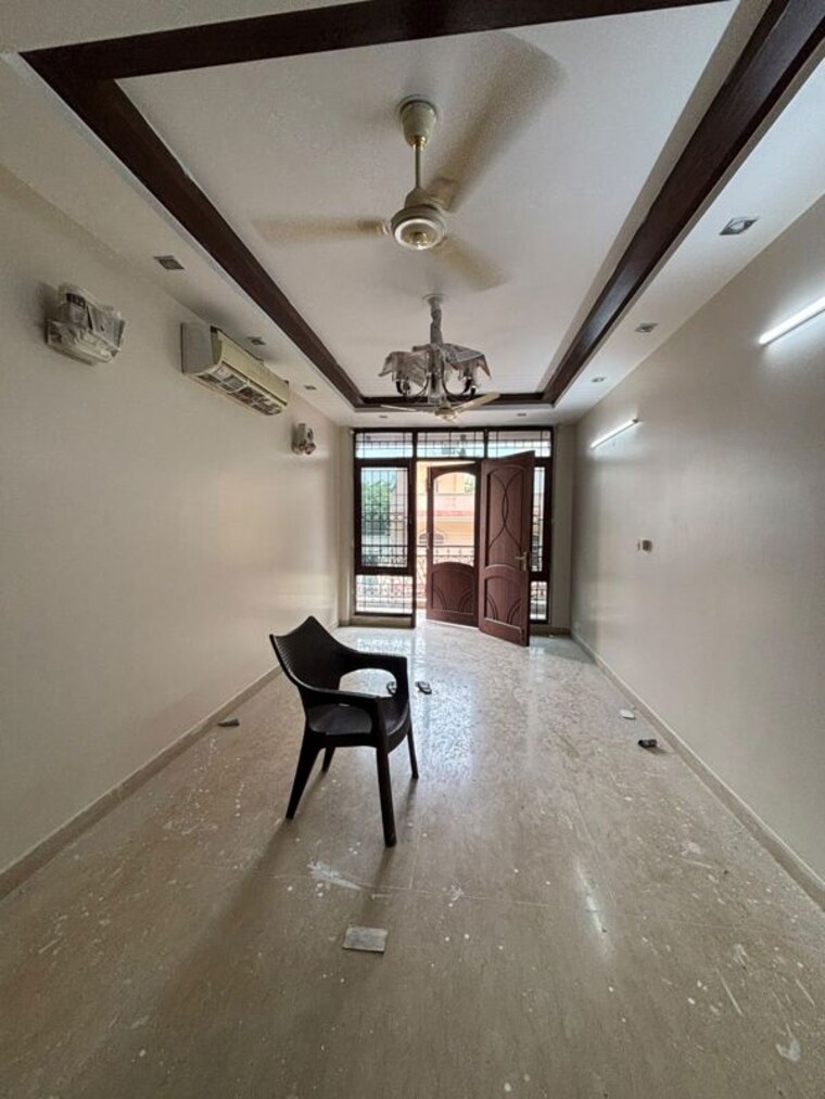 Living Room, shivalik colony 3 Bedroom 1500 Sq.Ft. Builder Floor In Shivalik Colony Delhi 10523183