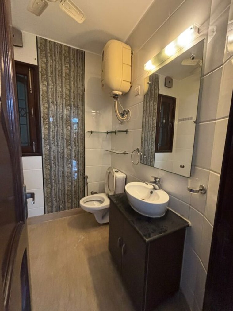 Team Area, shivalik colony 3 Bedroom 1500 Sq.Ft. Builder Floor In Shivalik Colony Delhi 10523183
