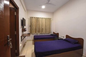  Pg For Rent in Peru Baug