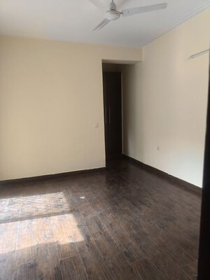Room in 2.5 BHK Apartment at Jm Orchid, Sector 76 – for Rent