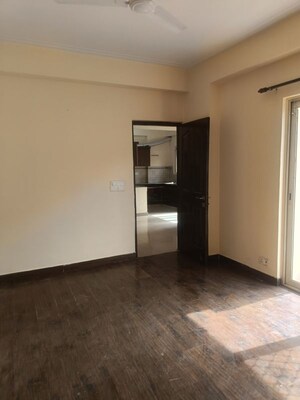 Room in 2.5 BHK Apartment at Jm Orchid, Sector 76 – for Rent