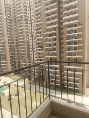 3 BHK Apartment For Rent in Noida Central