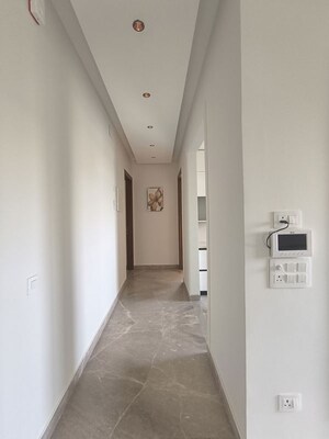 Building Lobby in 3 BHK Apartment at BPTP Amstoria Country Floor, Sector 102 – for Sale