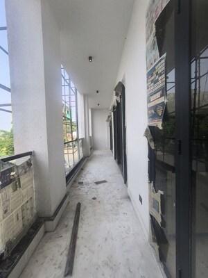 Building Lobby in 3 BHK Apartment at BPTP Amstoria Country Floor, Sector 102 – for Sale
