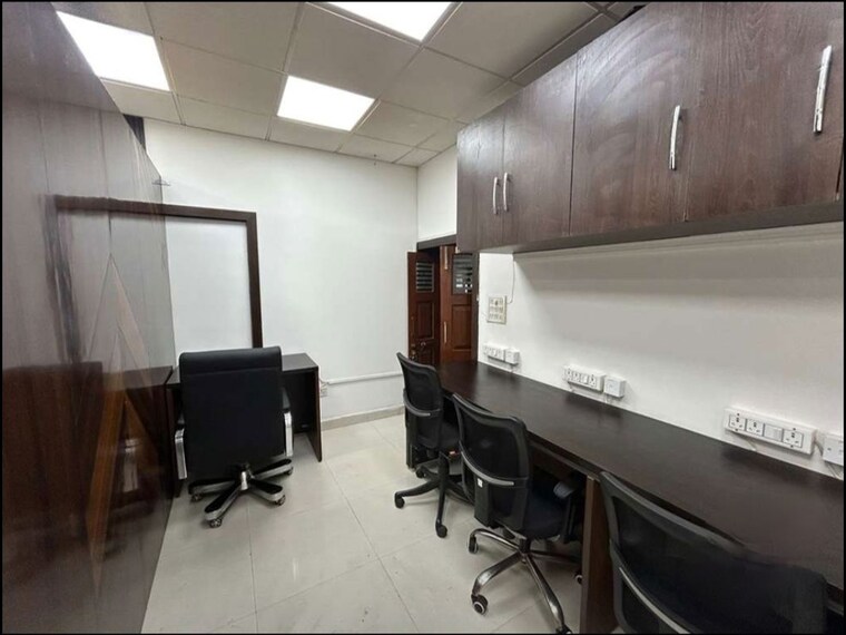 Team Area, hazratganj Commercial Office Space 425 Sq.Ft. In Hazratganj Lucknow 10523313