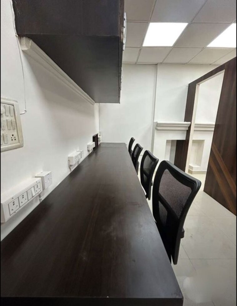 Team Area, hazratganj Commercial Office Space 425 Sq.Ft. In Hazratganj Lucknow 10523313