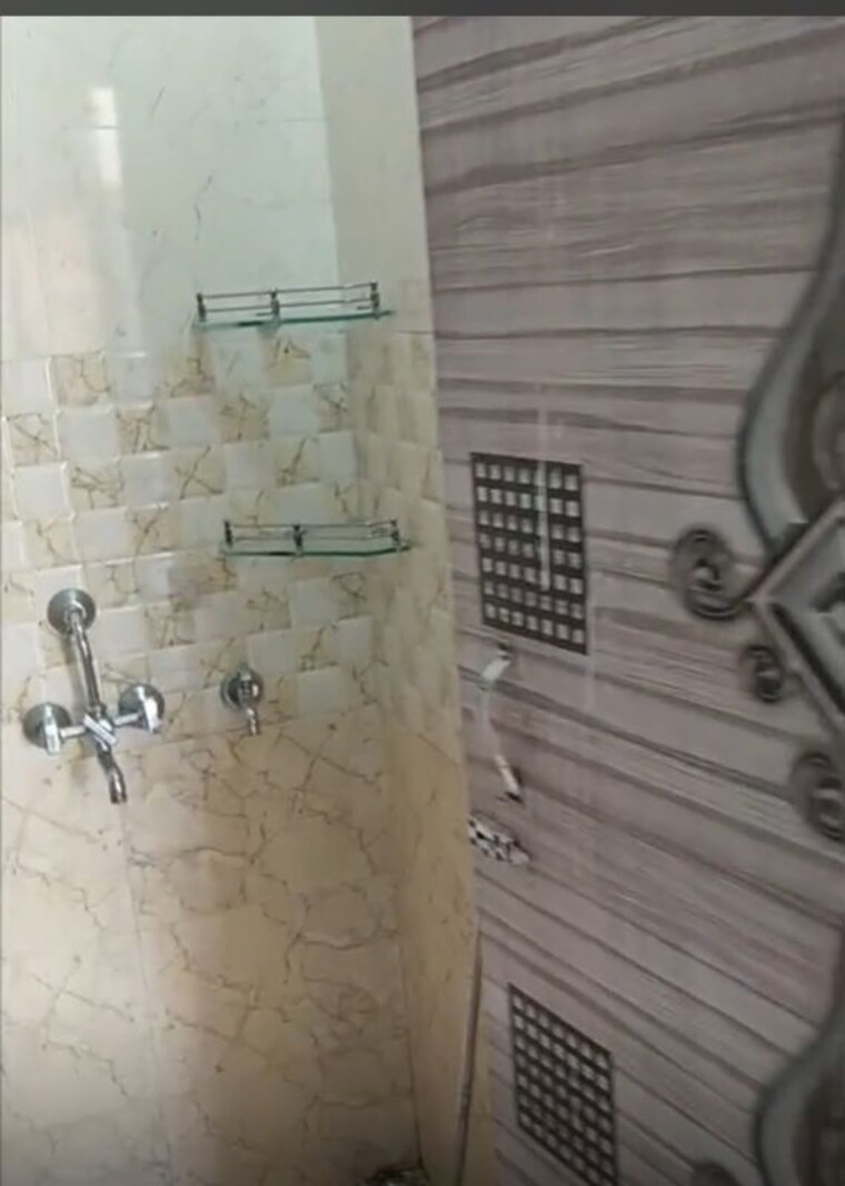 Bathroom, vasundhara sector 1 2 Bedroom 900 Sq.Ft. Builder Floor In Vasundhara Sector 1 Ghaziabad 10523357
