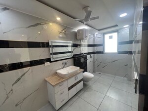 Team Area in 3 BHK Builder Floor at Sector 23 – for Rent
