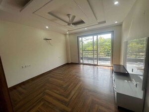 Room in 3 BHK Builder Floor at Sector 23 – for Rent