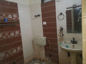 Bathroom in 1 BHK Apartment at Vaishali Sector 4 – for Rent