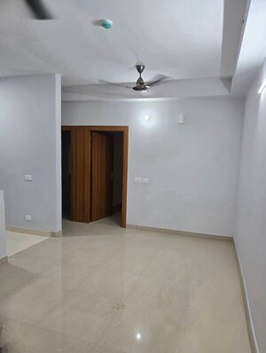Room in 2 BHK Apartment at Amrapali Centurian Park, Tech Zone 4 Greater Noida – for Rent