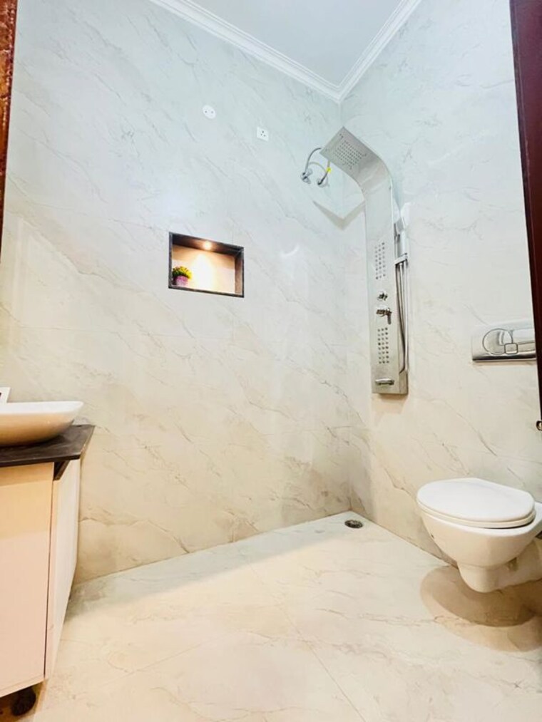 Bathroom, kharar mohali road 3 Bedroom 1250 Sq.Ft. Apartment In Kharar Mohali Road Kharar 10523475