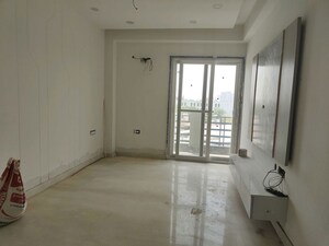 Room in 4 BHK Builder Floor at Sector 23 – for Rent