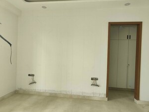 Room in 4 BHK Builder Floor at Sector 23 – for Rent