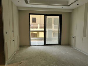 Room in 4 BHK Builder Floor at Sector 22 – for Rent