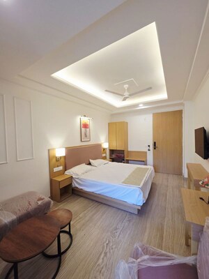 Bedroom in Studio Builder Floor at Sector 44 – for Rent