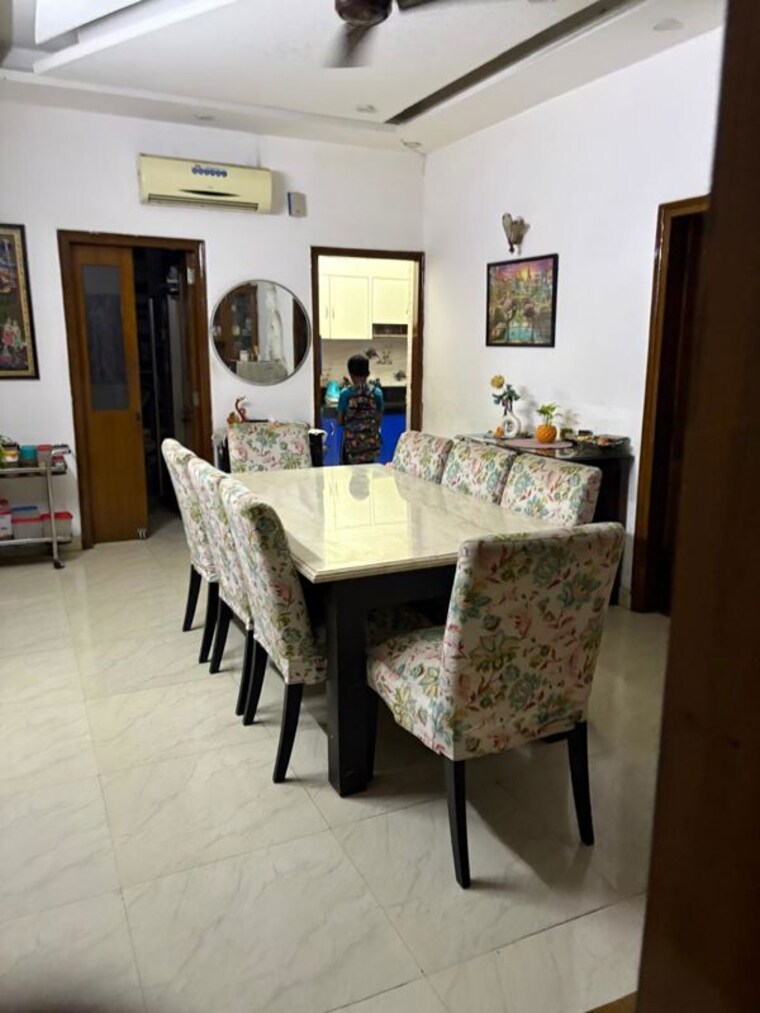 Bedroom, sector 99 6+ Bedroom 300 Sq.Mt. Villa In Sector 99 Noida 10523522