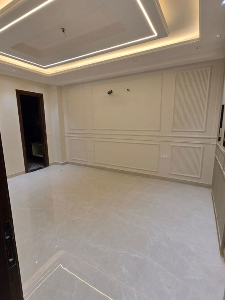 Room, sector 16 3.5 Bedroom 350 Sq.Yd. Builder Floor In Sector 16 Faridabad 10523552