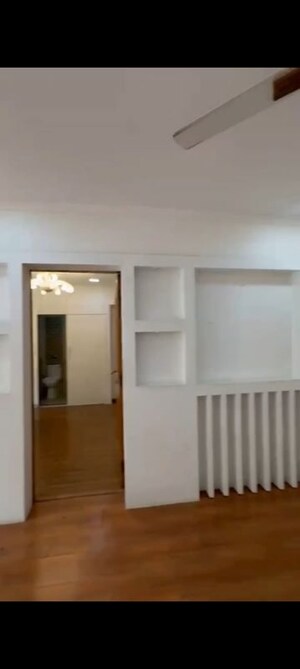 Room in 3 BHK Apartment at Juhu Scheme, Juhu – for Rent