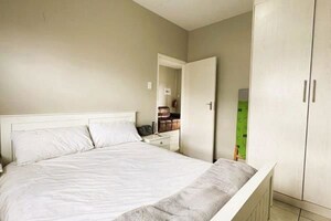 Bedroom in  Pg at Peru Baug – for Rent