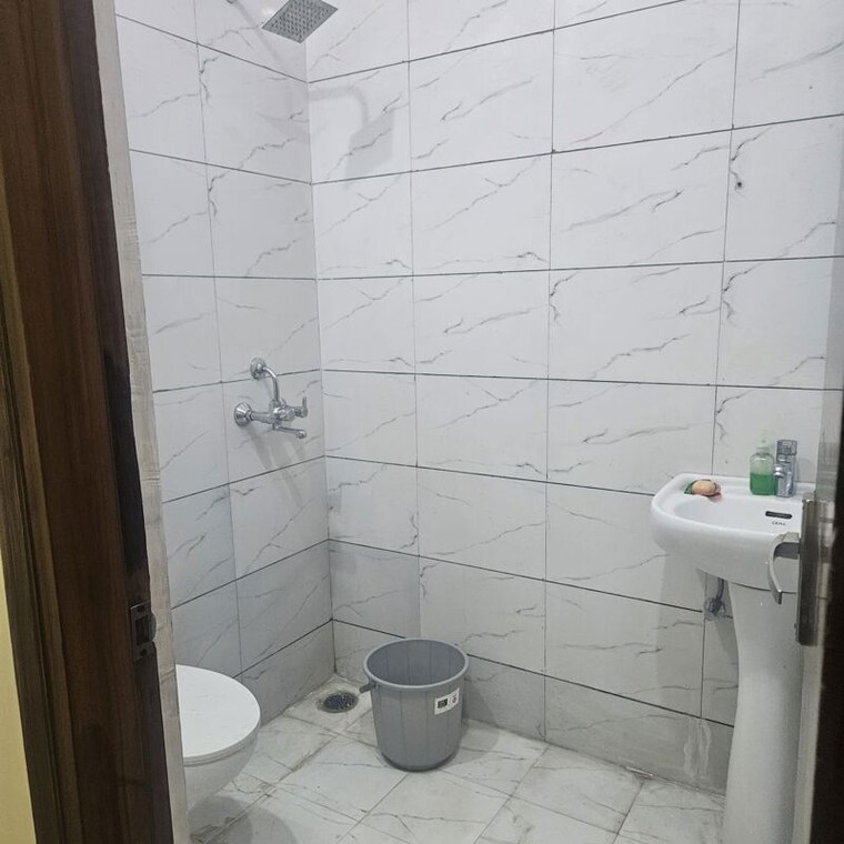 Bathroom, silver-city-extention 4 Bedroom 1916 Sq.Ft. Apartment In Vip Road Zirakpur 10523596