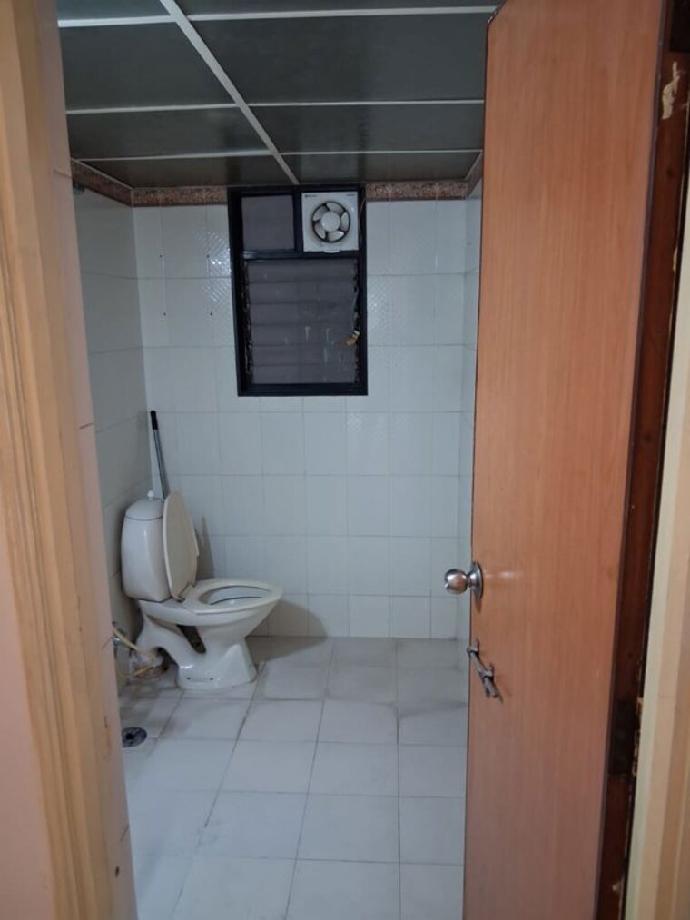 Bathroom, kumar-presidency 3 Bedroom 1650 Sq.Ft. Apartment In Koregaon Park Pune 10523597