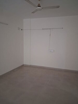 Room in 3 BHK Apartment at Kumar Presidency, Koregaon Park – for Sale