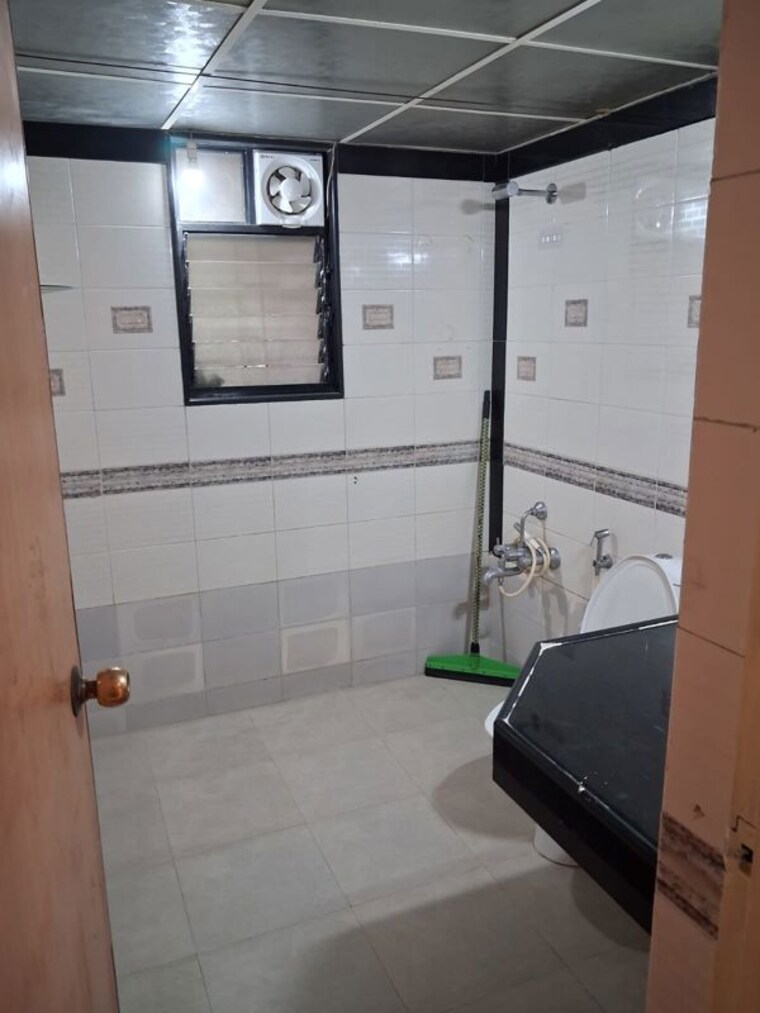Bathroom, kumar-presidency 3 Bedroom 1650 Sq.Ft. Apartment In Koregaon Park Pune 10523597