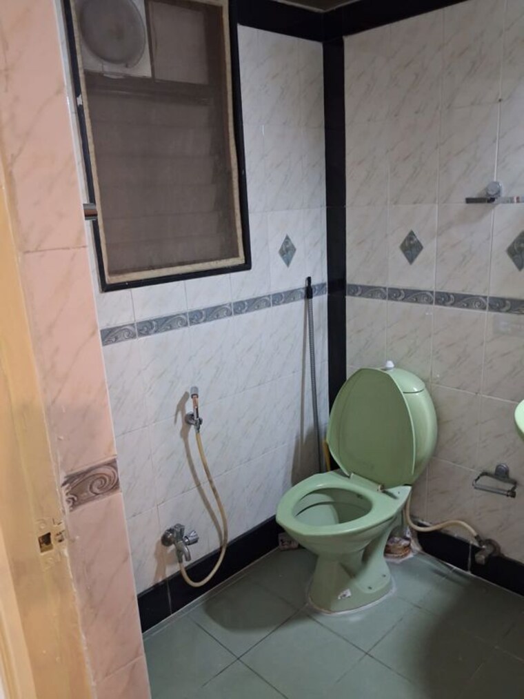 Bathroom, kumar-presidency 3 Bedroom 1650 Sq.Ft. Apartment In Koregaon Park Pune 10523597