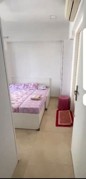 Bedroom in 2 BHK Apartment at K Raheja Raheja Residency, Malad East – for Rent