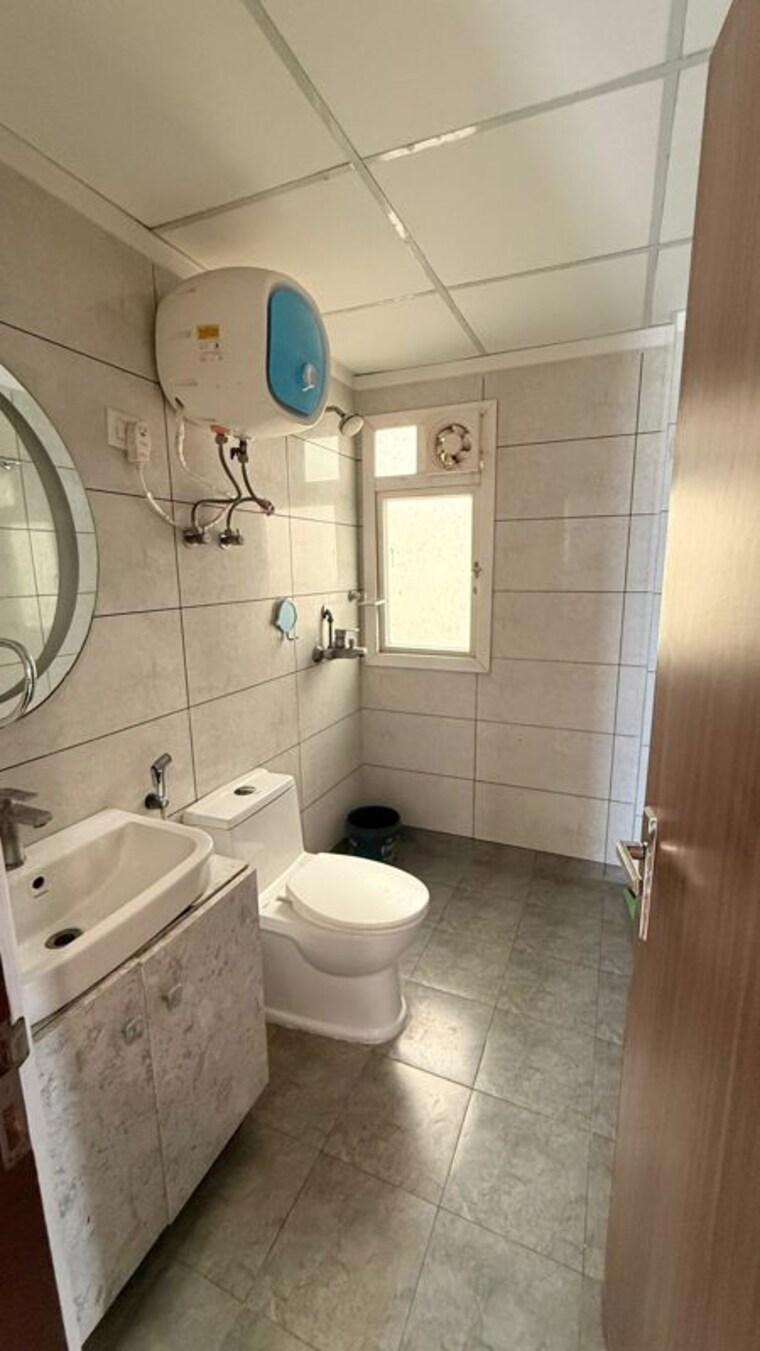 Bathroom, lucky-the-palm-valley 1 Bedroom 580 Sq.Ft. Builder Floor In Sector 1 Greater Noida Greater Noida 10523615