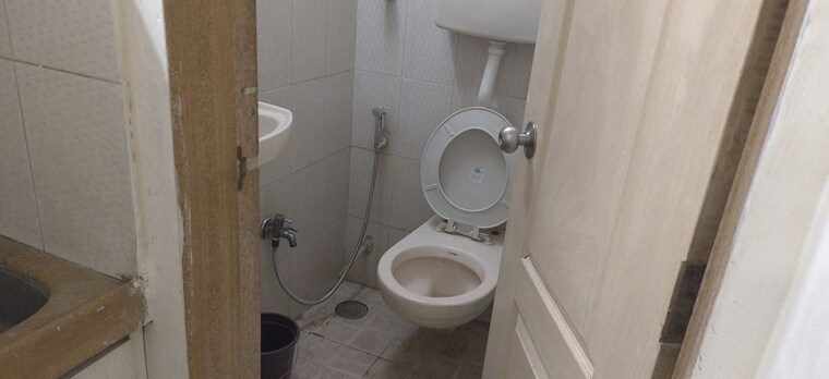 Bathroom, kemp-plaza Commercial Office Space 560 Sq.Ft. In Malad West Mumbai 10523594