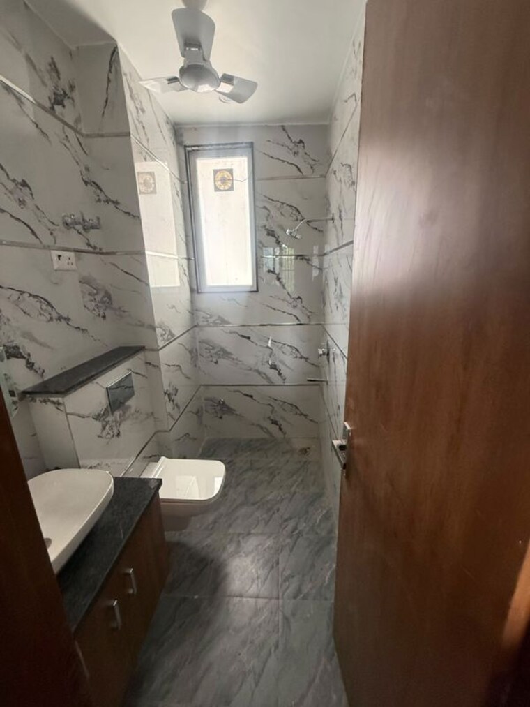 Bathroom, sector 51 Studio 649 Sq.Ft. Builder Floor In Sector 51 Gurgaon 10523678