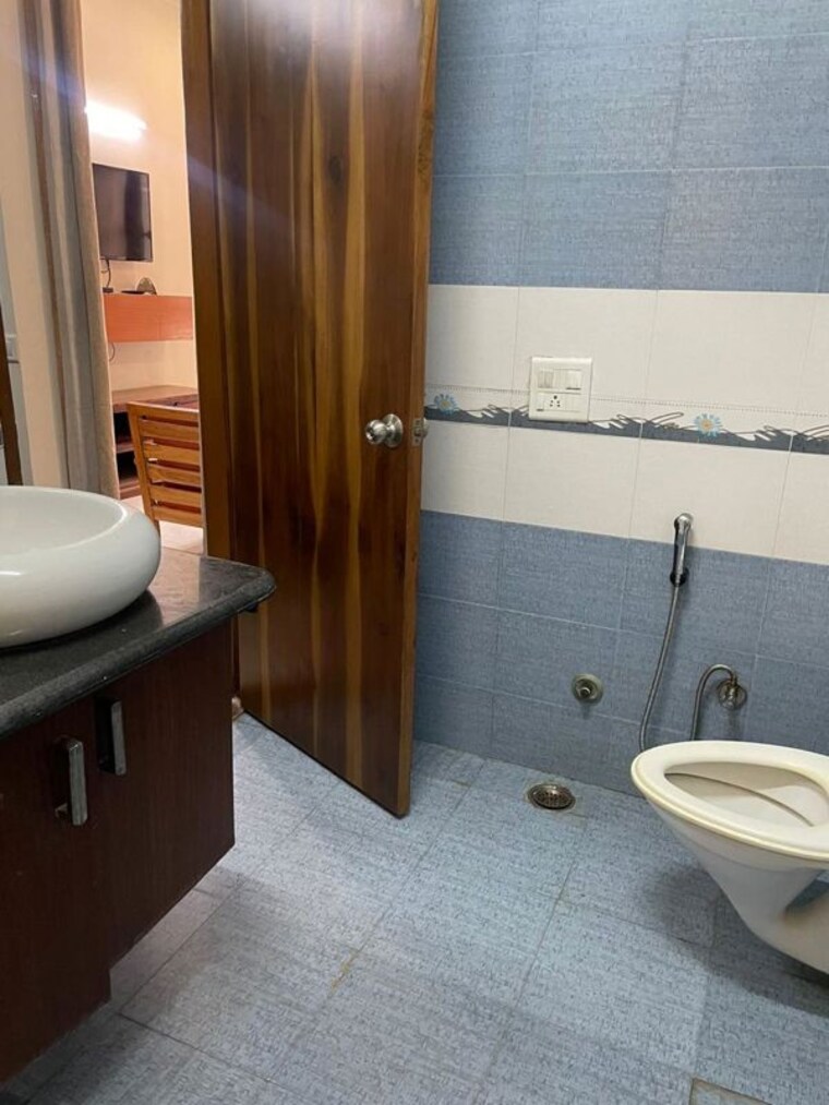 Bathroom, sector 46 3 Bedroom 2500 Sq.Ft. Independent House In Sector 46 Noida 10523680