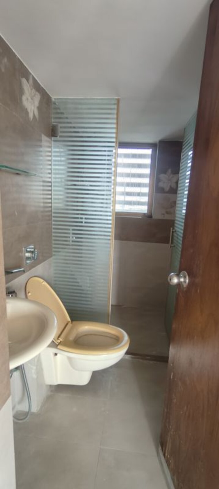 Bathroom, chembur-lotus-chs 4 Bedroom 2200 Sq.Ft. Apartment In Chembur Mumbai 10523682