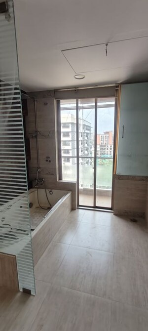 Room in 4 BHK Apartment at Chembur Lotus CHS, Chembur – for Sale